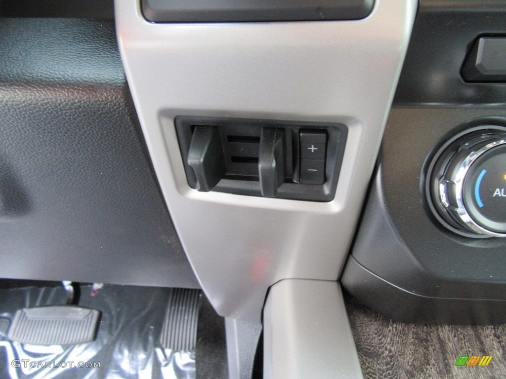 2017 Ford F350 Super Duty Lariat Crew Cab 4x4 Controls Photo #116913602
