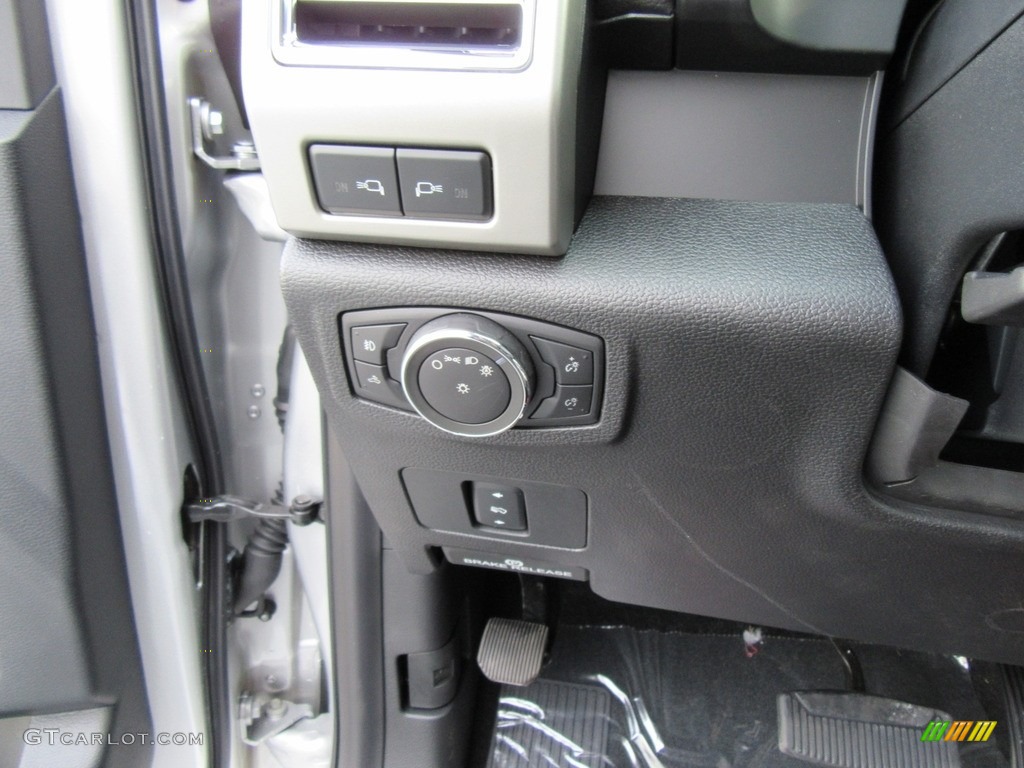 2017 Ford F350 Super Duty Lariat Crew Cab 4x4 Controls Photo #116913677
