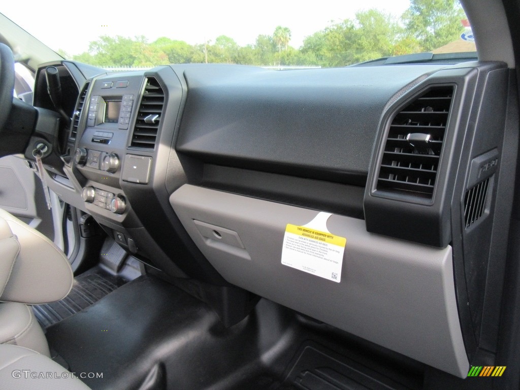 2016 F150 XL Regular Cab - Oxford White / Medium Earth Gray photo #16