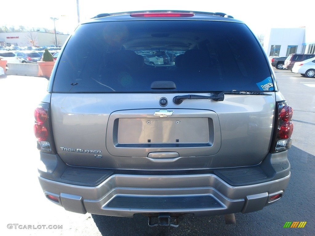 2006 TrailBlazer LS 4x4 - Graystone Metallic / Light Gray photo #6