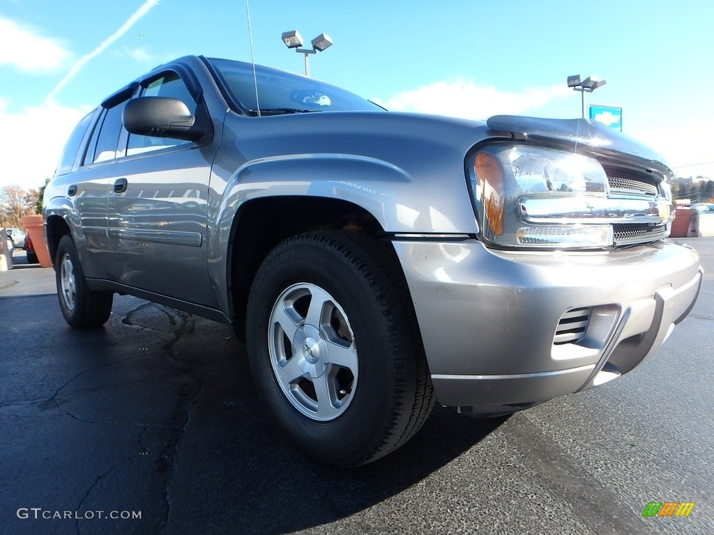 2006 TrailBlazer LS 4x4 - Graystone Metallic / Light Gray photo #12