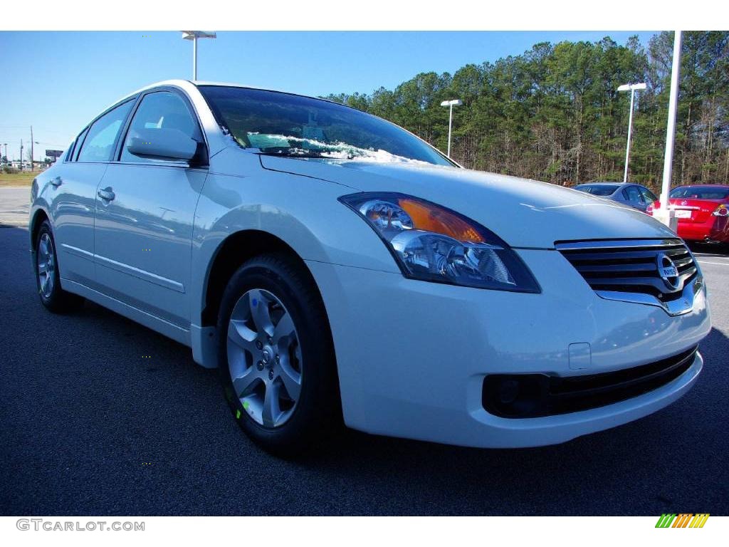 2009 Altima 2.5 S - Winter Frost Pearl / Blond photo #4
