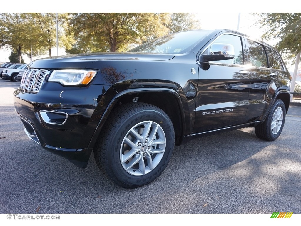 2017 Grand Cherokee Overland 4x4 - Diamond Black Crystal Pearl / Black photo #1