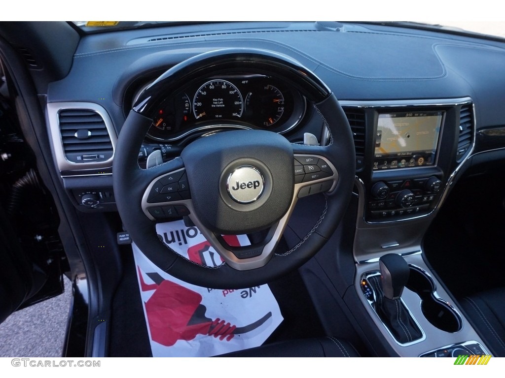 2017 Grand Cherokee Overland 4x4 - Diamond Black Crystal Pearl / Black photo #7