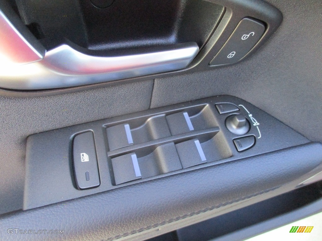 2017 Land Rover Range Rover Evoque SE Controls Photo #116923064