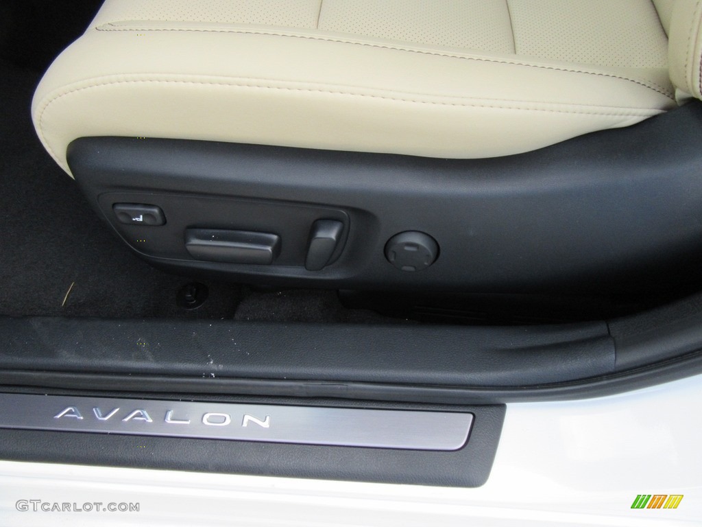2017 Toyota Avalon Limited Front Seat Photo #116924447