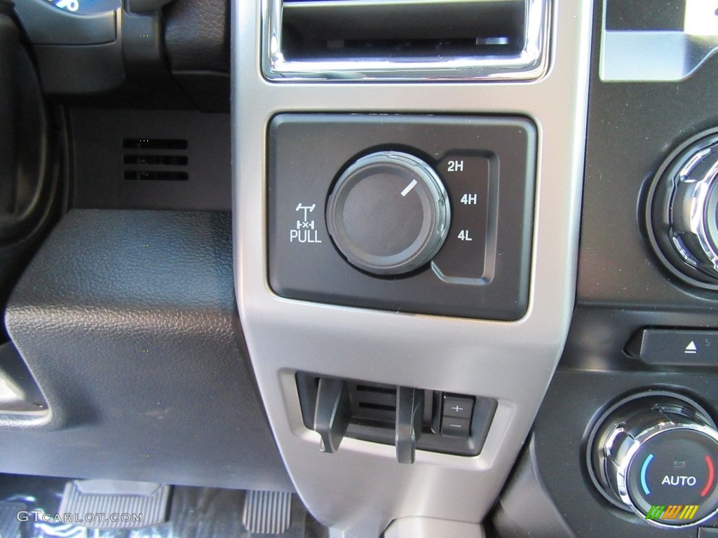 2017 Ford F250 Super Duty Lariat Crew Cab 4x4 Controls Photo #116929391