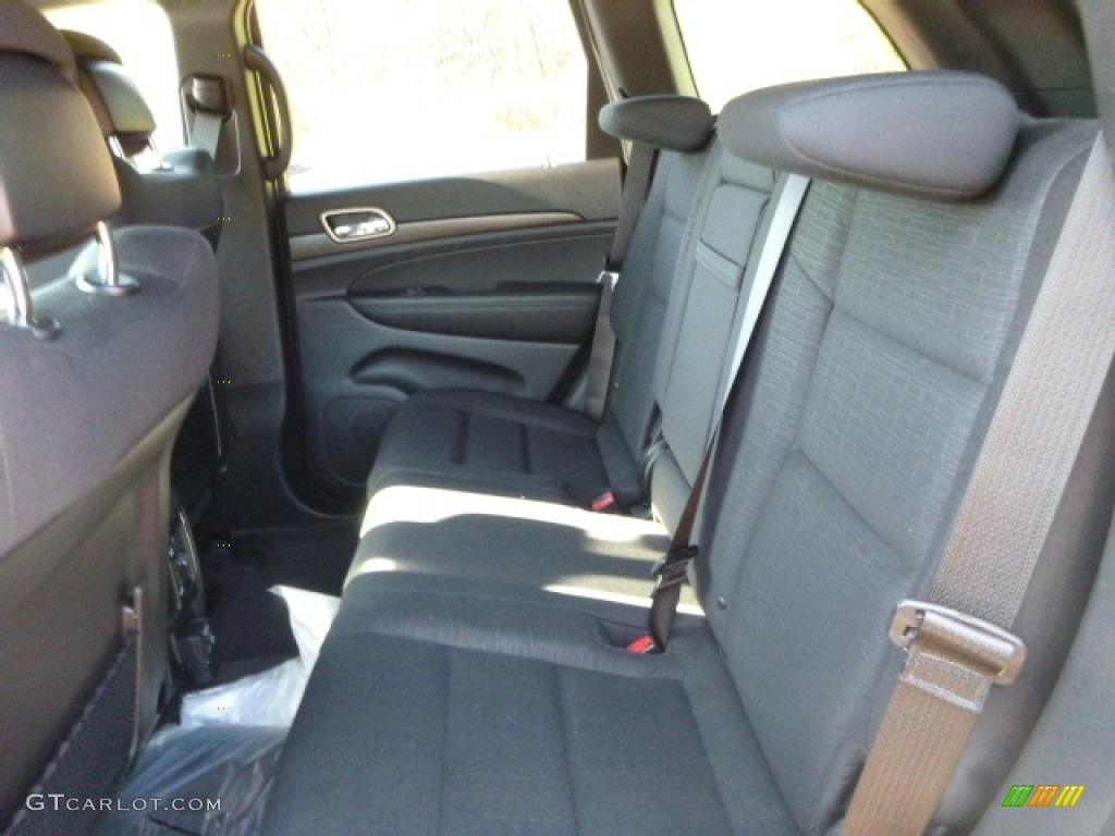 2017 Grand Cherokee Laredo E 4x4 - Diamond Black Crystal Pearl / Black photo #4