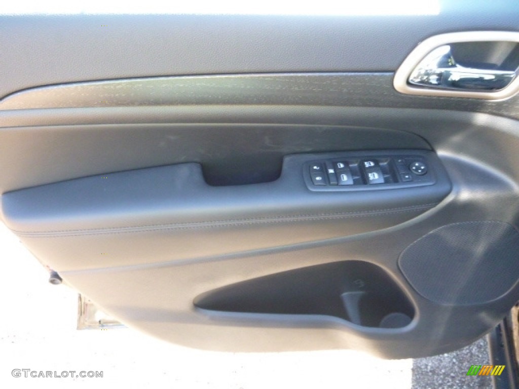 2017 Grand Cherokee Laredo E 4x4 - Diamond Black Crystal Pearl / Black photo #14