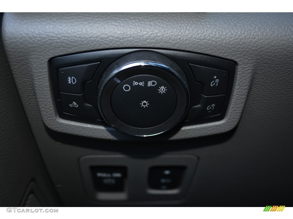 2016 F150 XLT SuperCrew - Blue Jeans / Medium Earth Gray photo #16