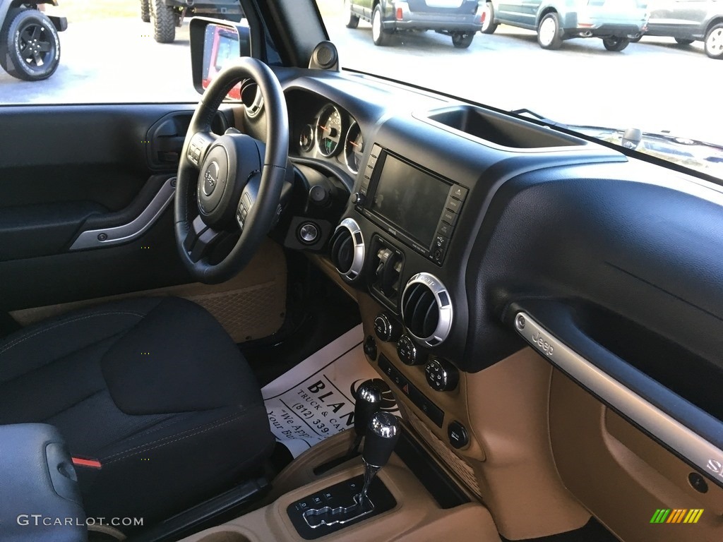 2013 Wrangler Unlimited Sahara 4x4 - True Blue Pearl / Black/Dark Saddle photo #7