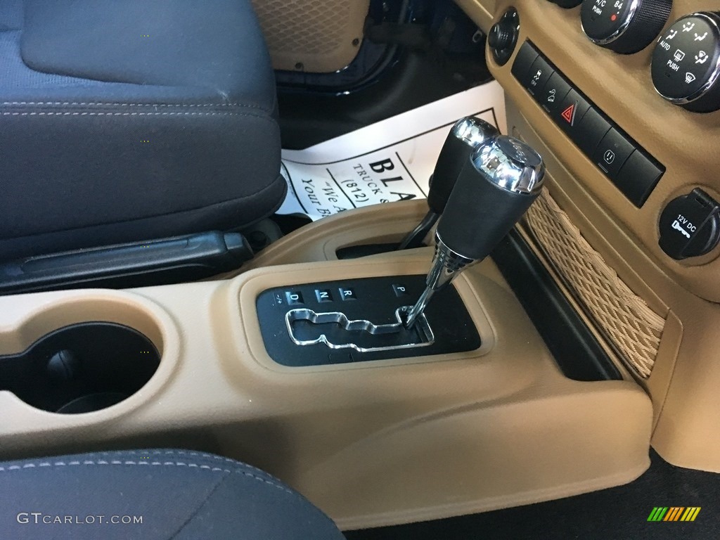 2013 Wrangler Unlimited Sahara 4x4 - True Blue Pearl / Black/Dark Saddle photo #13