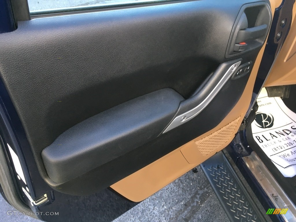 2013 Wrangler Unlimited Sahara 4x4 - True Blue Pearl / Black/Dark Saddle photo #18