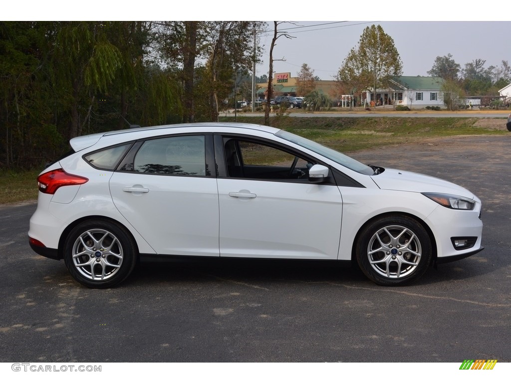 2015 Focus SE Hatchback - Oxford White / Charcoal Black photo #2