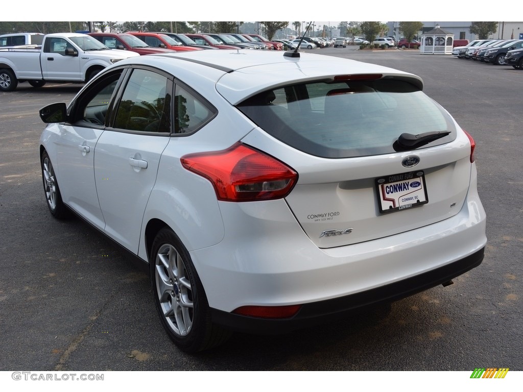 2015 Focus SE Hatchback - Oxford White / Charcoal Black photo #7