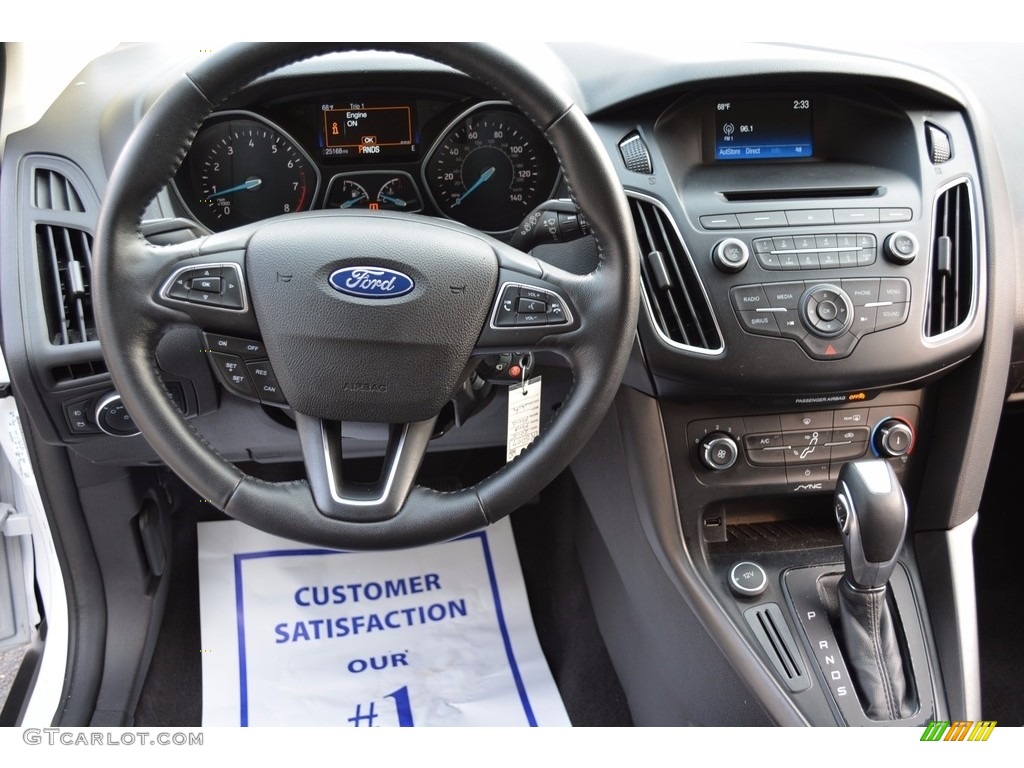 2015 Focus SE Hatchback - Oxford White / Charcoal Black photo #19