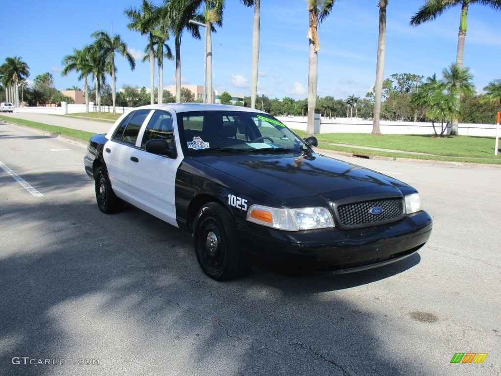 Black 2003 Ford Crown Victoria Police Exterior Photo #116952736