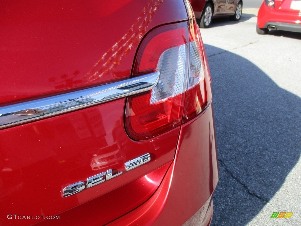 2011 Taurus SEL AWD - Red Candy / Charcoal Black photo #26