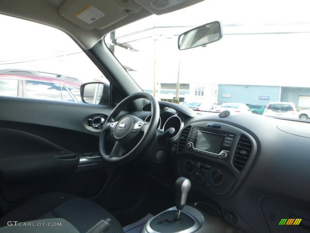 2017 Juke S AWD - Cosmic Blue / Black/Silver photo #4