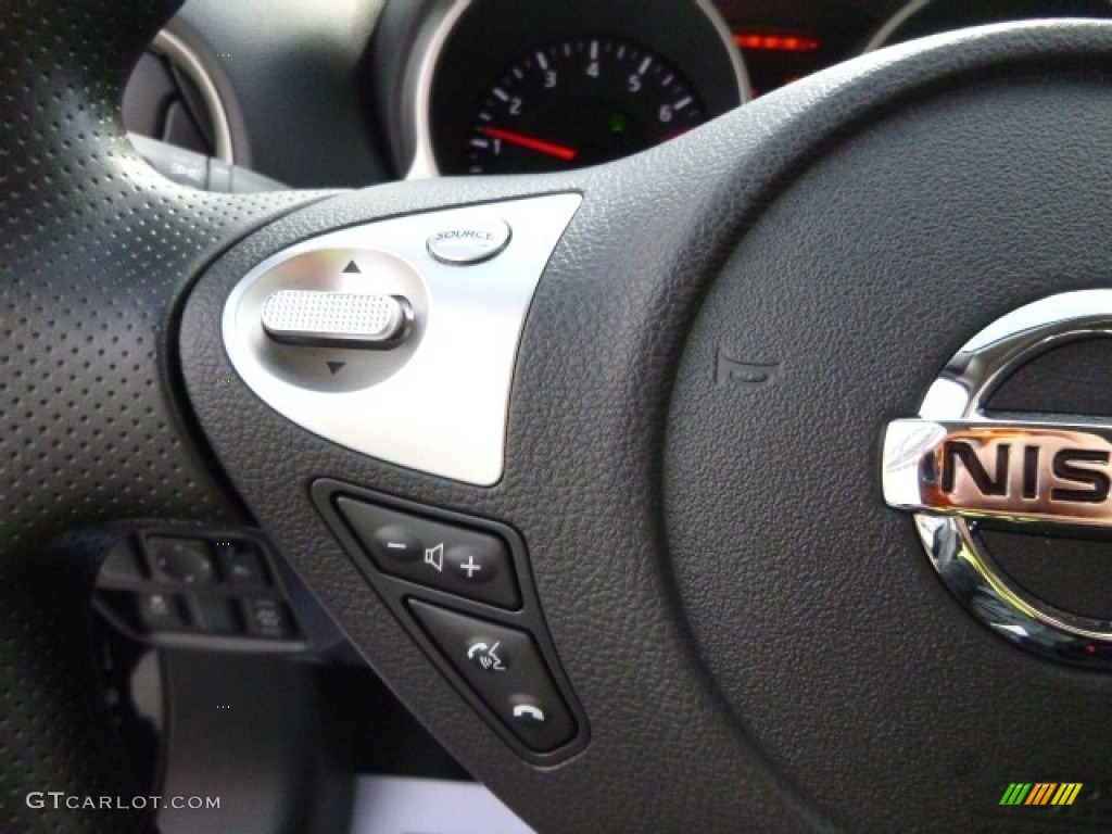 2017 Nissan Juke S AWD Controls Photo #116975983