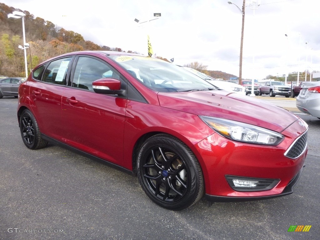 2016 Focus SE Hatch - Ruby Red / Charcoal Black photo #8