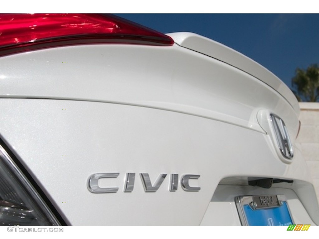 2017 Honda Civic EX-T Sedan Marks and Logos Photos