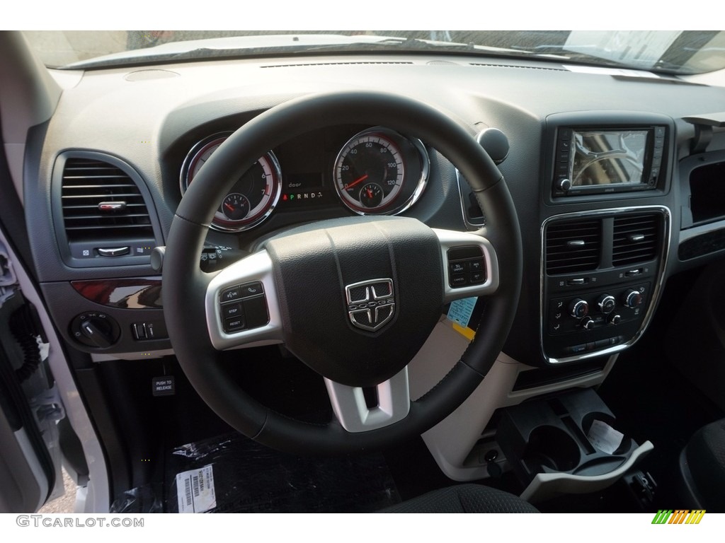 2017 Dodge Grand Caravan SE Black/Light Graystone Dashboard Photo #116995610
