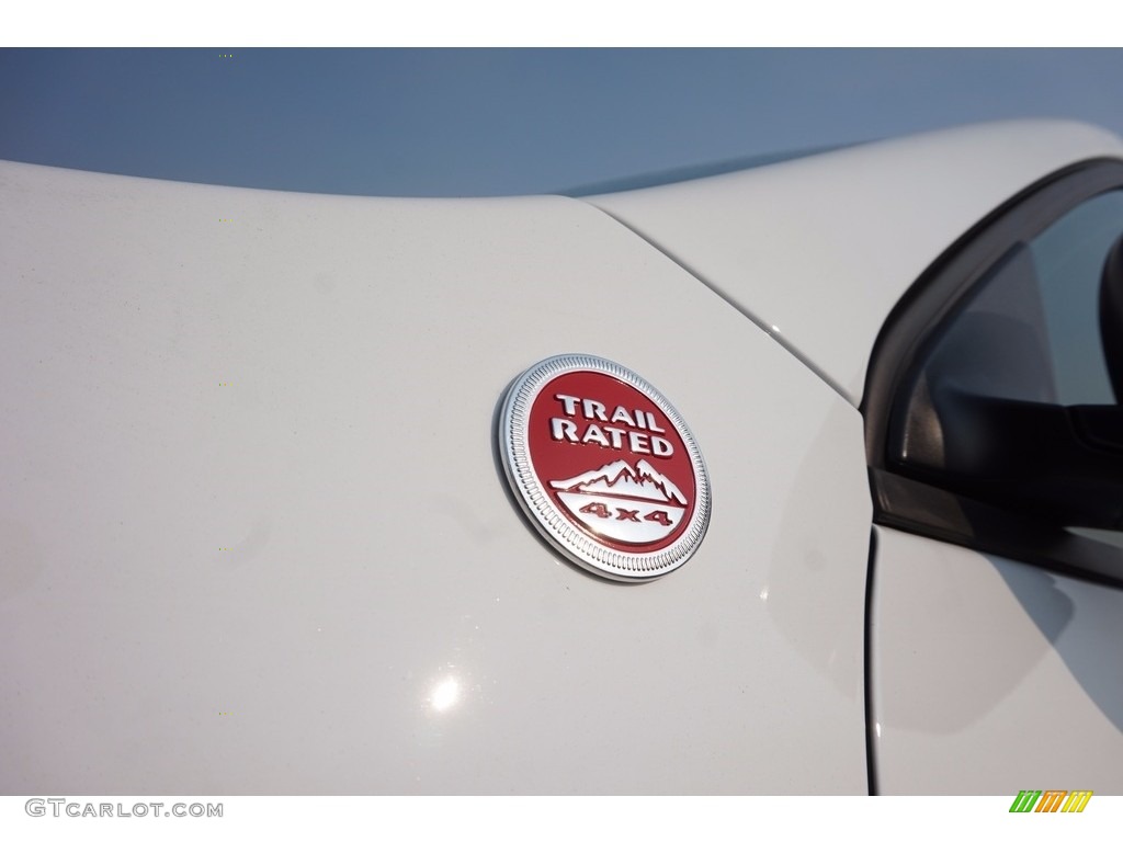 2017 Cherokee Trailhawk 4x4 - Bright White / Black photo #6