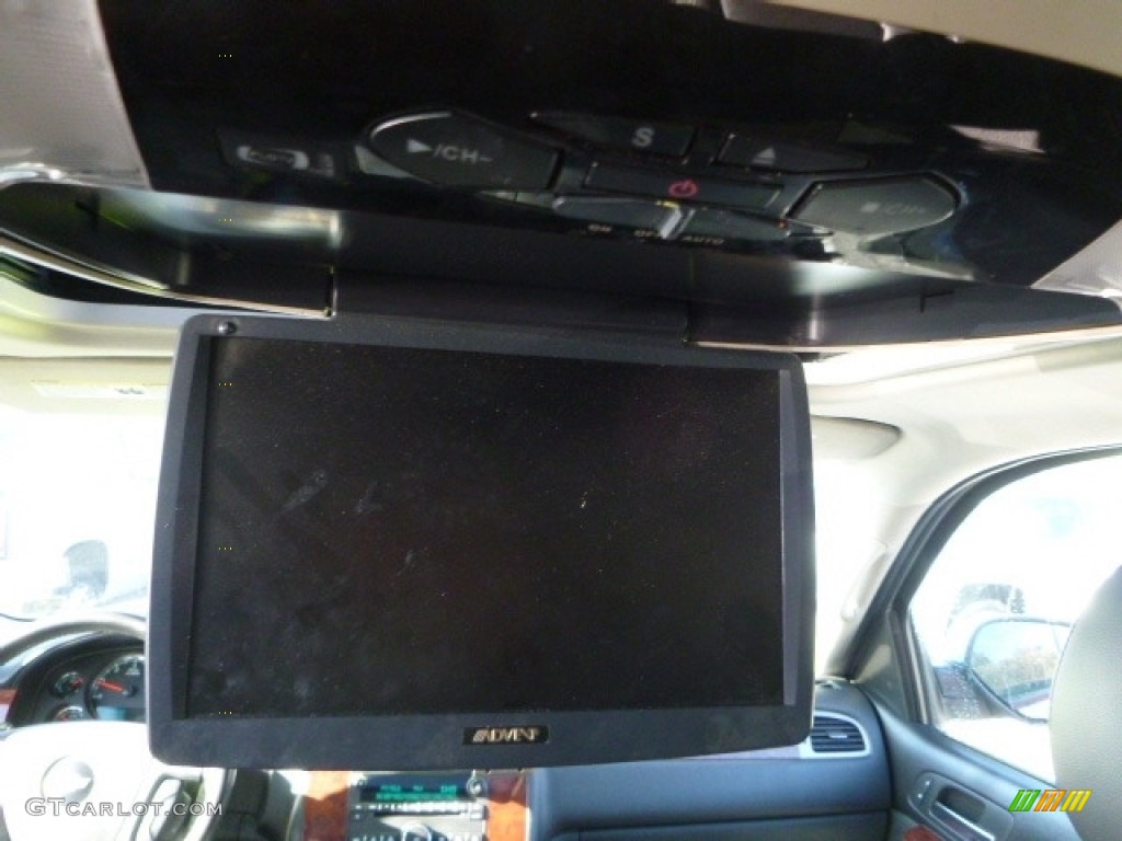 2010 Suburban LT 4x4 - Sheer Silver Metallic / Ebony photo #7