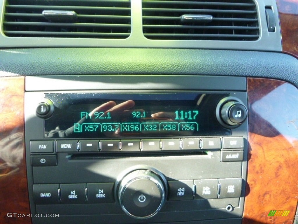 2010 Suburban LT 4x4 - Sheer Silver Metallic / Ebony photo #22