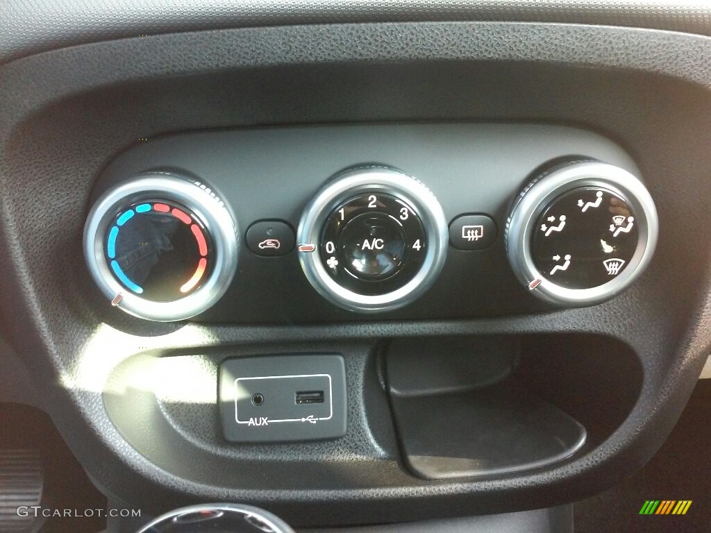 2017 Fiat 500L Pop Controls Photo #117001698