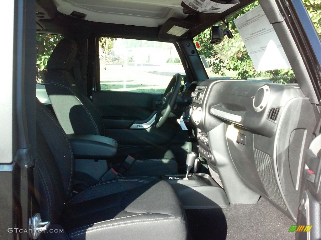 2017 Wrangler Rubicon 4x4 - Black / Black photo #13