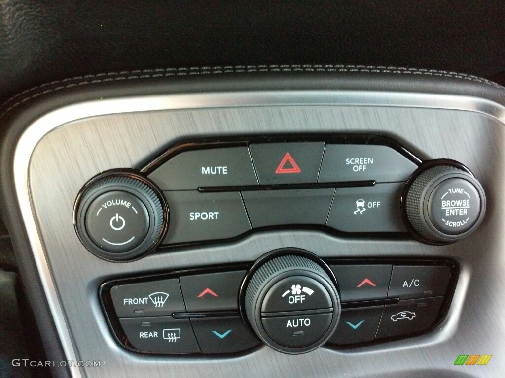 2017 Dodge Challenger SXT Controls Photos