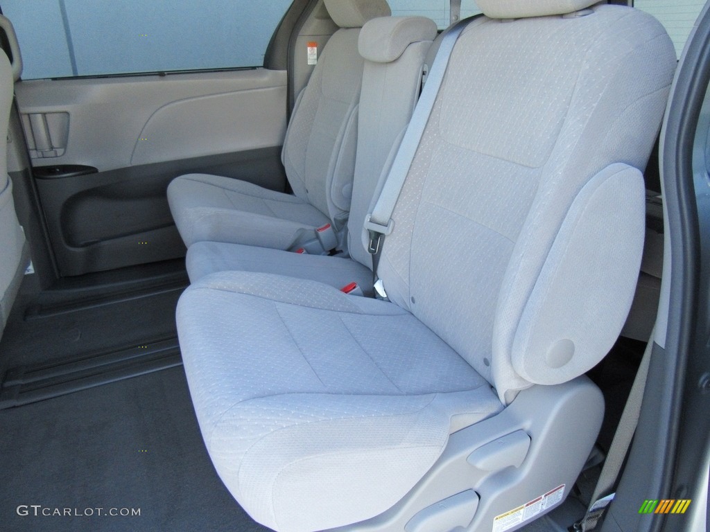 Ash Interior 2017 Toyota Sienna LE Photo #117005969