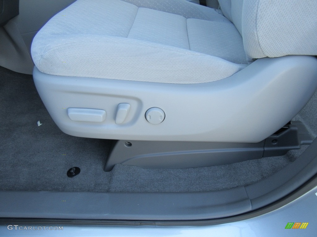 2017 Toyota Sienna LE Interior Color Photos