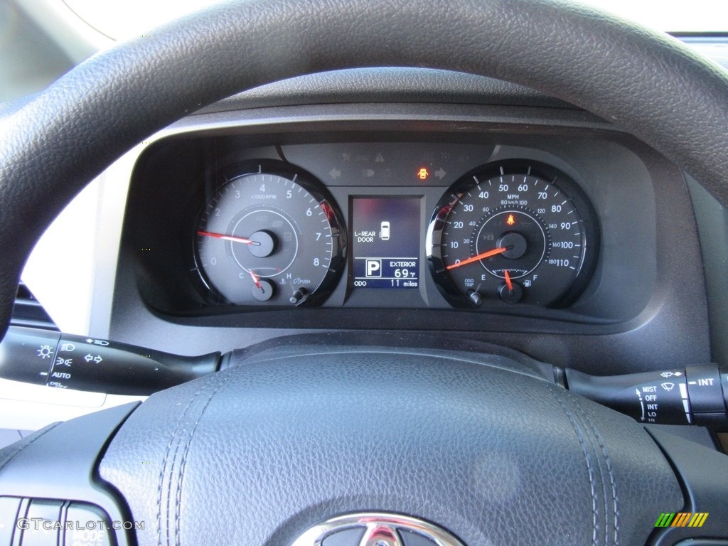 2017 Toyota Sienna LE Gauges Photos