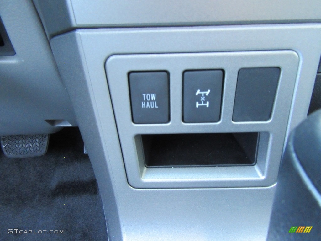 2017 Toyota Sequoia SR5 4x4 Controls Photo #117007157