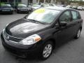 Super Black - Versa 1.8 SL Hatchback Photo No. 2