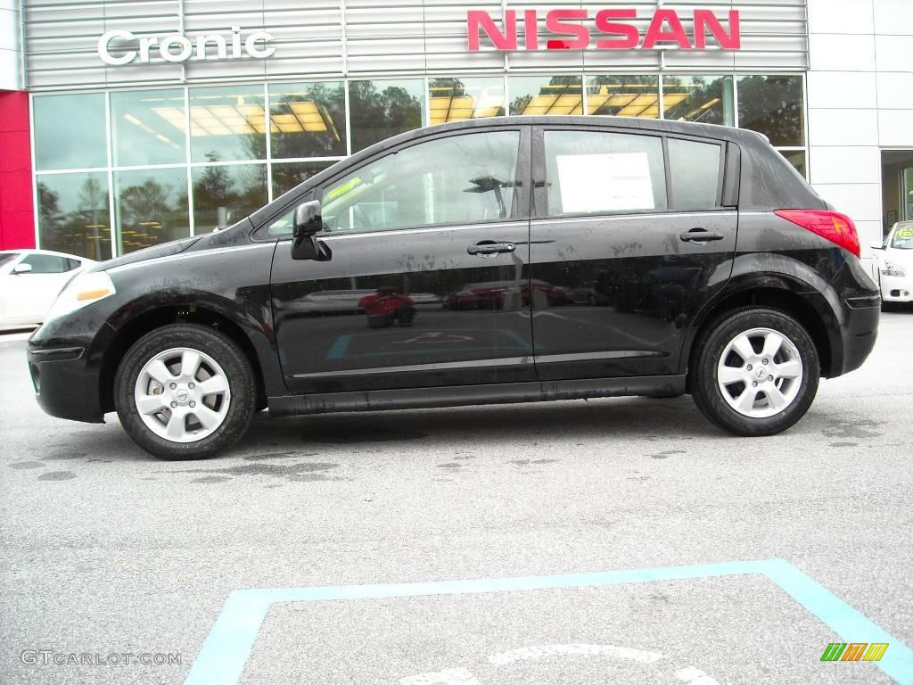 2009 Versa 1.8 SL Hatchback - Super Black / Charcoal photo #1