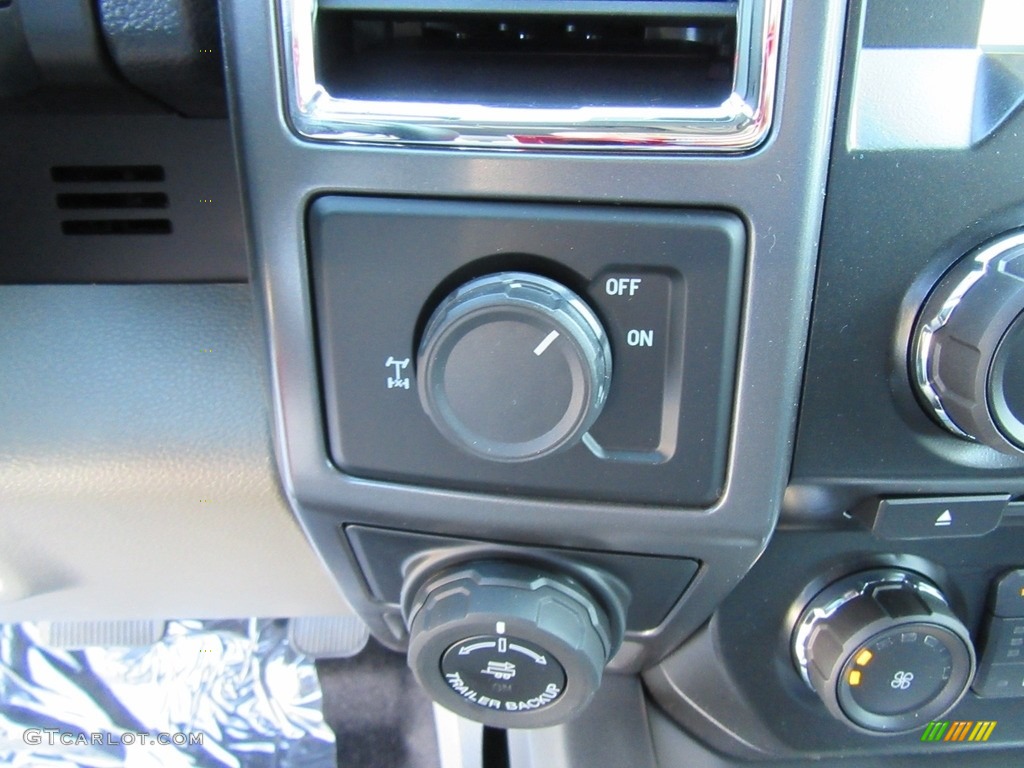 2017 F150 XLT SuperCrew - Ingot Silver / Earth Gray photo #29