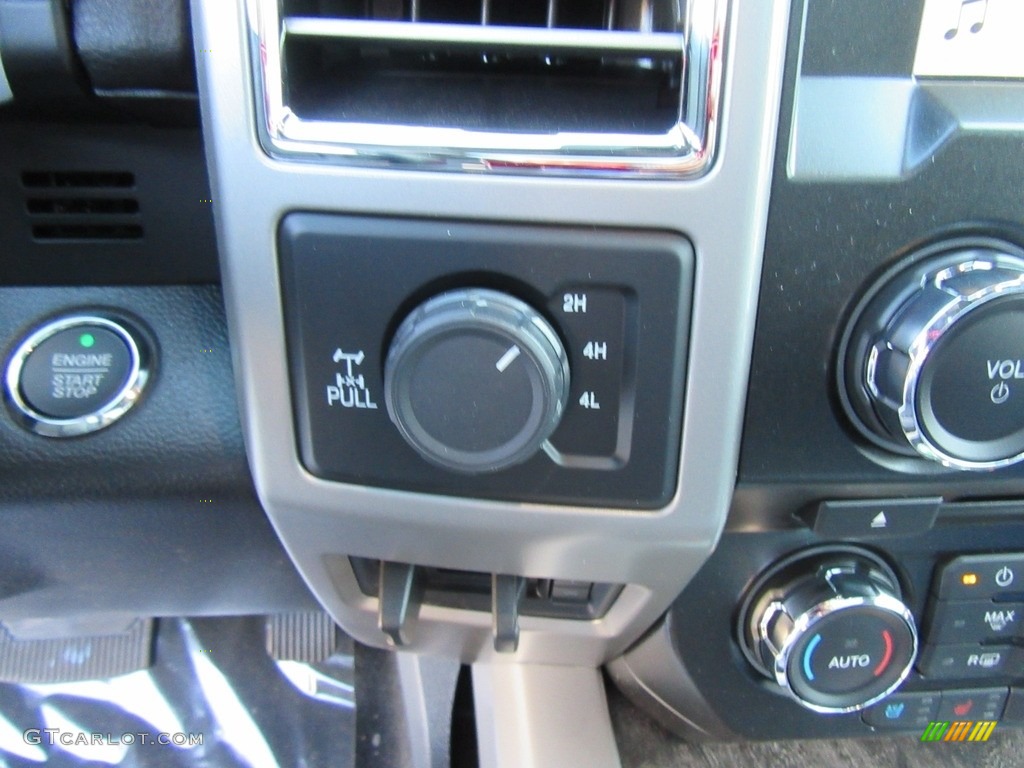 2017 Ford F250 Super Duty Lariat Crew Cab 4x4 Controls Photo #117013814