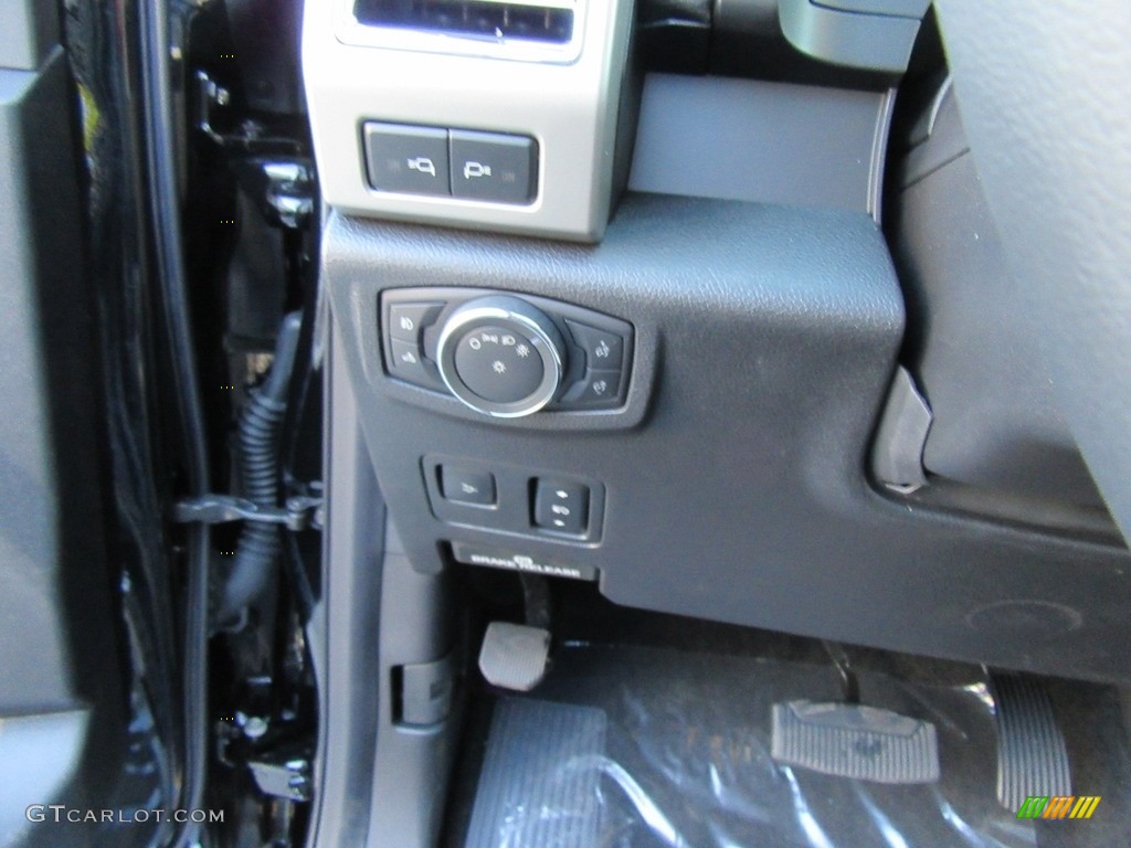 2017 Ford F250 Super Duty Lariat Crew Cab 4x4 Controls Photo #117013844
