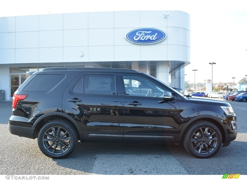 2017 Explorer XLT - Shadow Black / Sport Appearance Dark Earth Gray photo #2