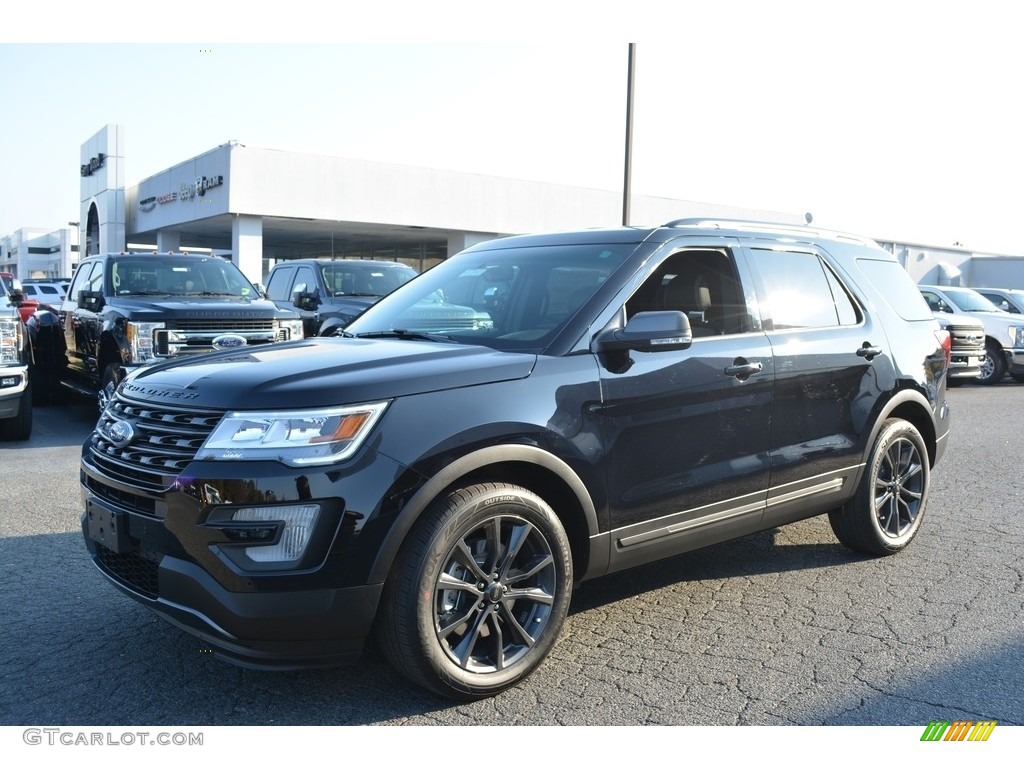 2017 Explorer XLT - Shadow Black / Sport Appearance Dark Earth Gray photo #3