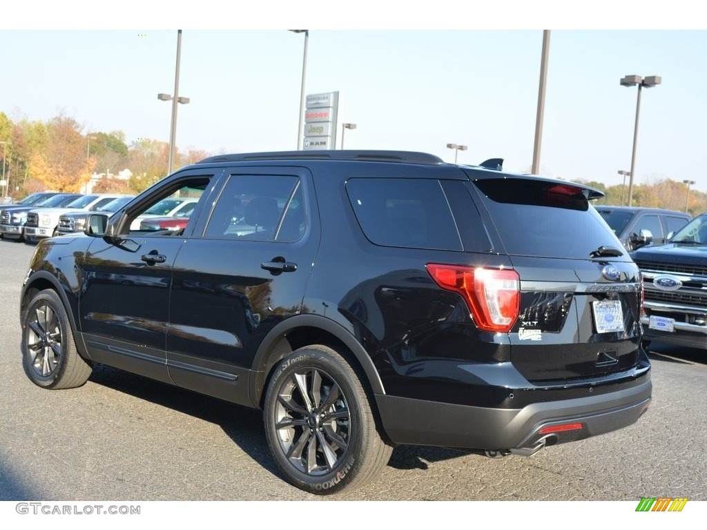2017 Explorer XLT - Shadow Black / Sport Appearance Dark Earth Gray photo #23