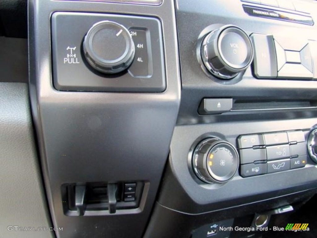 2016 F150 XLT SuperCrew 4x4 - Blue Jeans / Medium Earth Gray photo #25