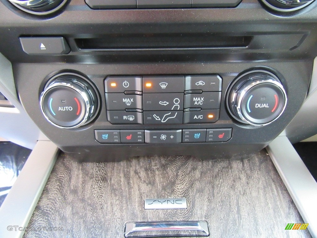 2017 Ford F250 Super Duty Lariat Crew Cab 4x4 Controls Photo #117040370