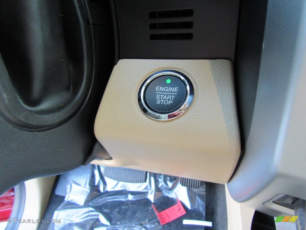 2017 Ford F250 Super Duty Lariat Crew Cab 4x4 Controls Photo #117040421