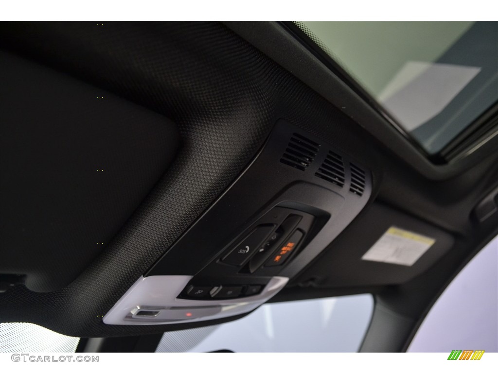 2017 3 Series 330i Sedan - Alpine White / Black photo #13
