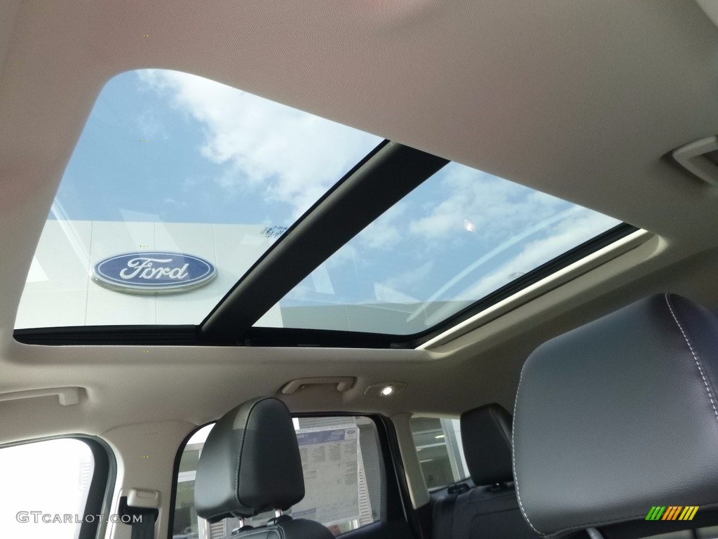 2017 Escape SE 4WD - Oxford White / Charcoal Black photo #15